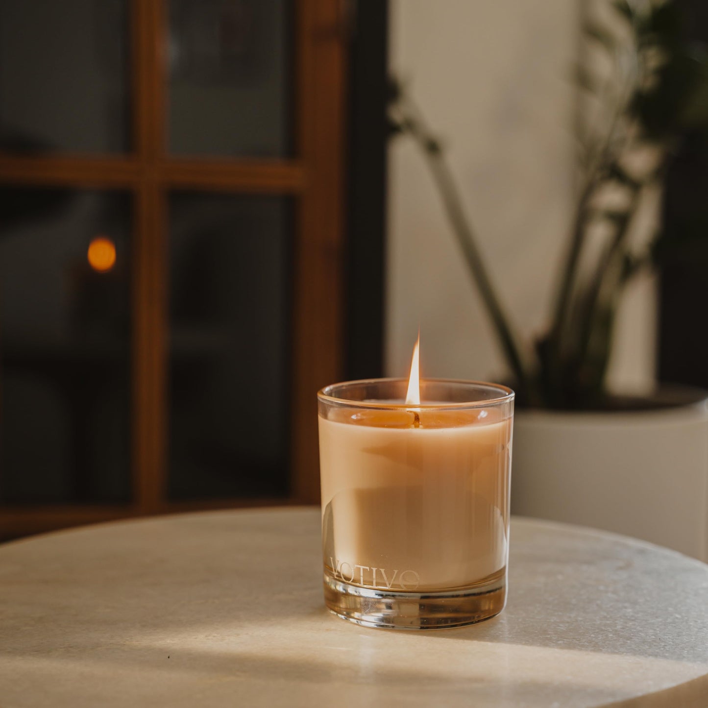 Votivo Honeysuckle 10 oz Signature Candle | Soy Wax Blend | Luxury Glass Jar & Box | Home Decor | Gifts | Highly Scented