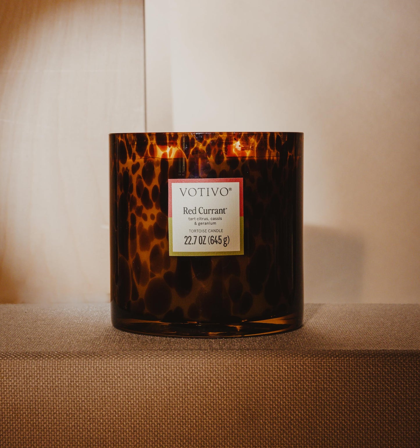 Votivo Red Currant Tortoise Scented Candle | 22.7 oz Soy Wax Blend | Decorative Home Decor Tortoise Shell Pattern | 100 Hour Burn Time