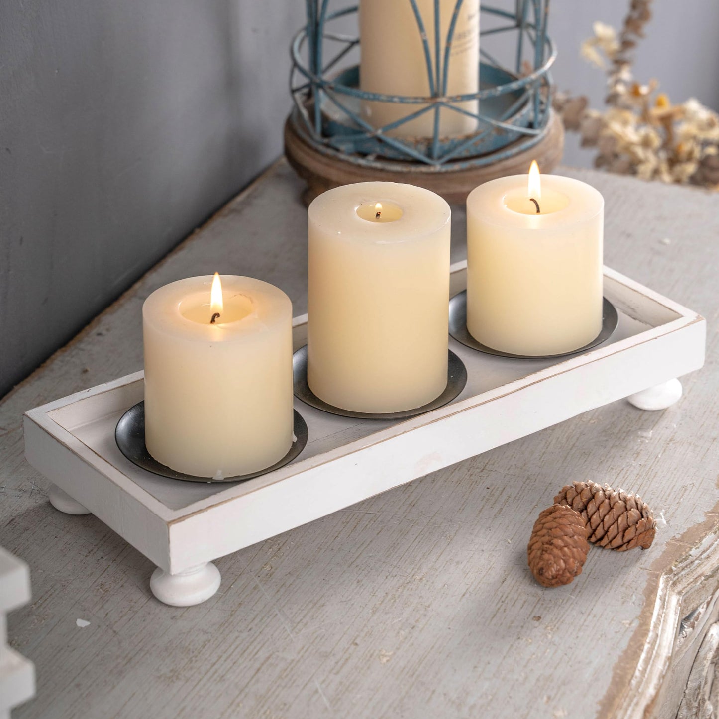 SOFE Rustic White Wooden Candle Holder Tray, 3-Pillar Candle Plate for Tables Mantel Decor, Distressed Finish, Multifunctional Home Decor Accessories