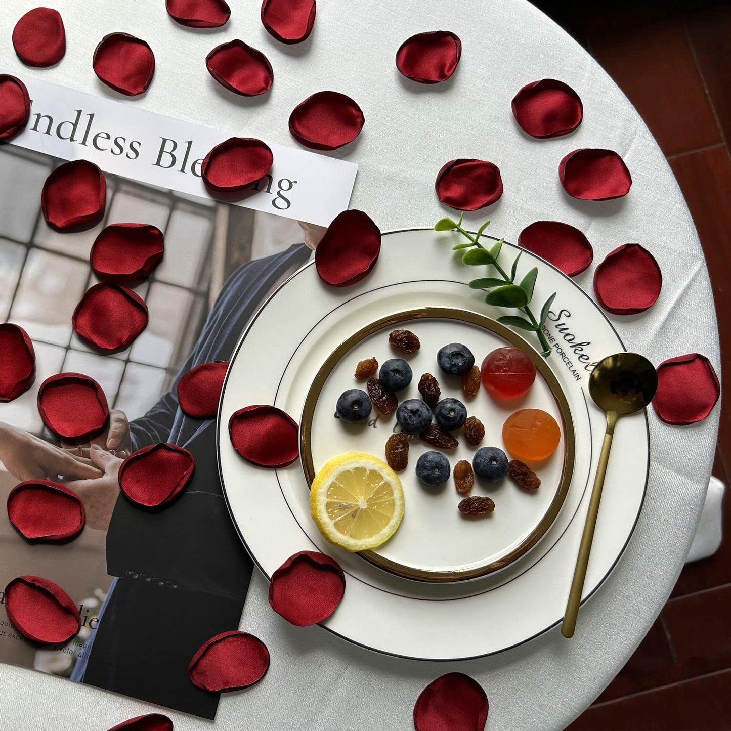 XINGXIA 400Pcs Rose Petals for Wedding Decor Burgundy Silk Petals Flower Girl Scatter Petals for Aisle Table Centerpieces Reception, Bridal Shower Proposal Party Romantic Night
