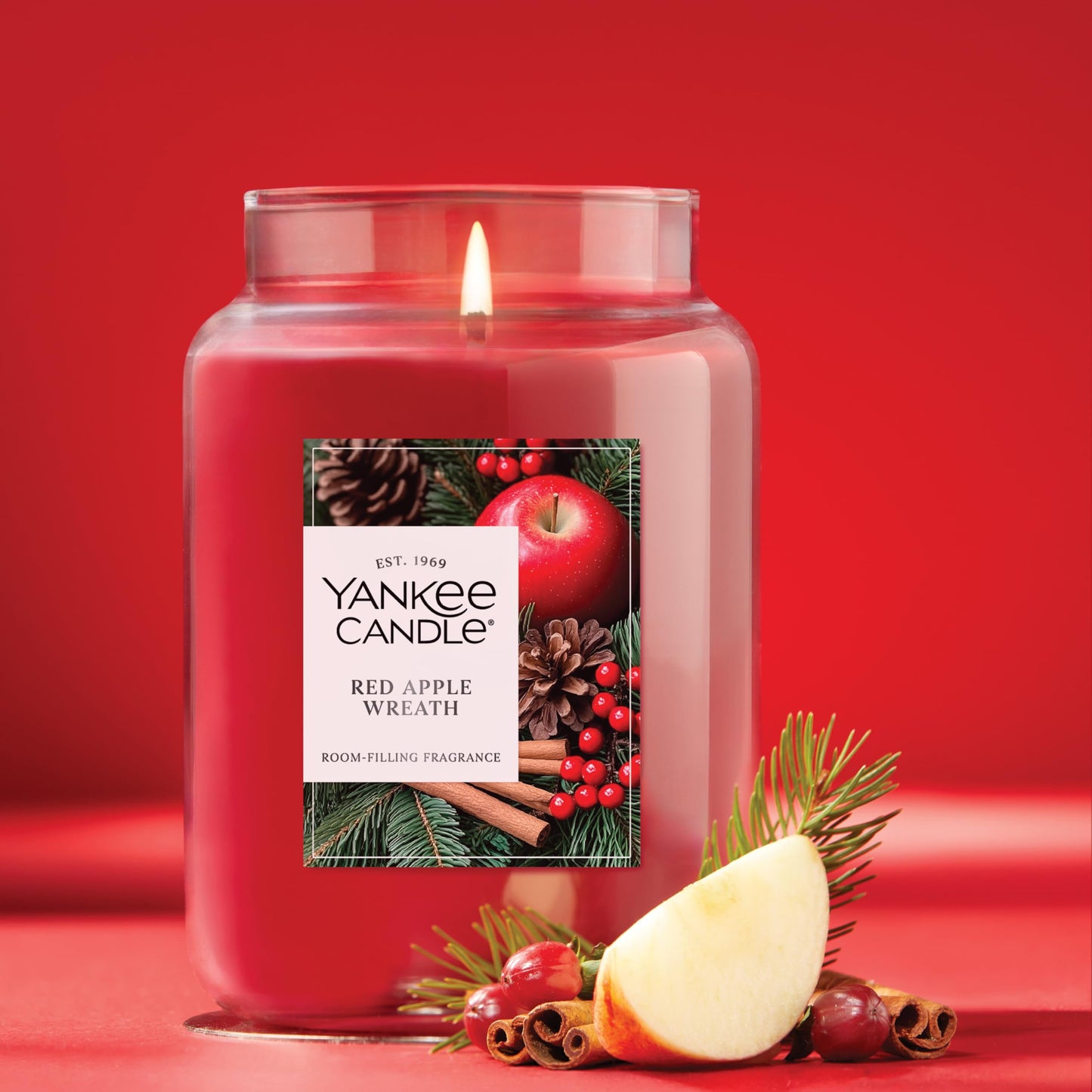 Yankee Candle Red Apple Wreath, Scented Candle, 22oz Large Jar with up to 150 Hour Burn Time, Giftable