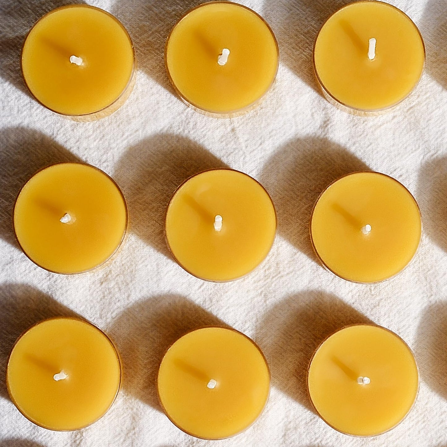 DEYBBY Natural Beeswax Tea Candles 90 Pack, Unscented Pure OrganicBeeswax Tealight Candles Bulk,4-5 Hours Small Tealights in Clear Cup for Home Decoration Emergency Bath Relaxation