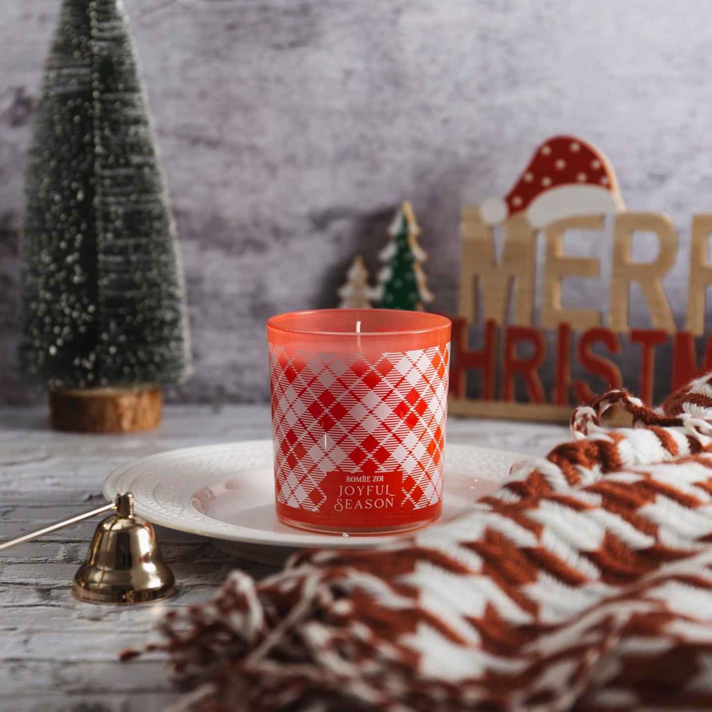ROMIIE ZOI Christmas Scented Jar Candle - 6oz Soy Wax Candle - Joyful Season Infused with Holiday Floral Aroma - with Beautiful Keepsake Box Special for Christmas/Holiday Gifts