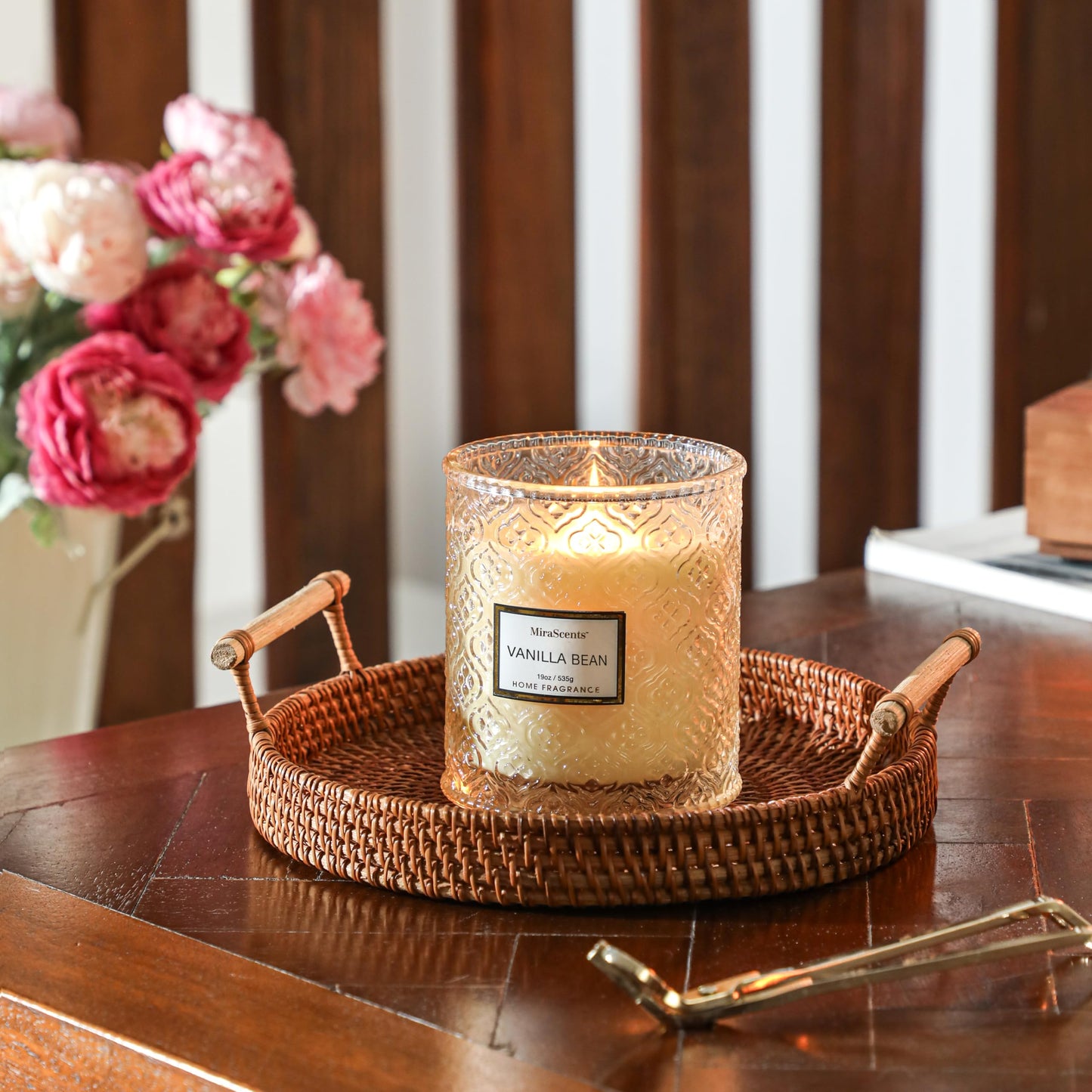 Vanilla Bean Candle, Large Decorative Glass Candle 19oz, Luxury Soy Wax Scented Candle Gift for Women, Home Fragrance for Living Room