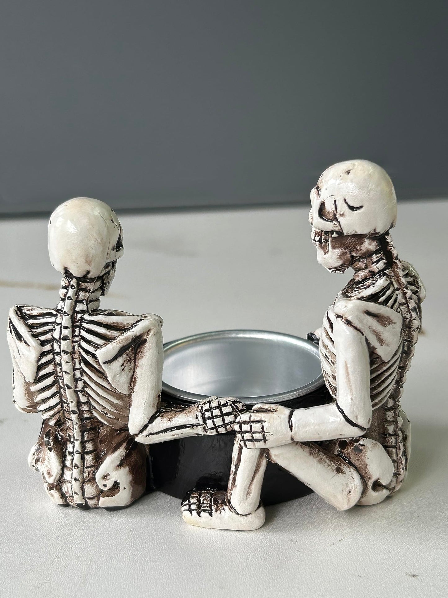Halloween Skull Tealight Holder Skeleton Skull Gothic Decor Candle Holder Resin Ghost Decor Votive Tea Light Holder for Table Centerpiece Fireplace Party Decorations
