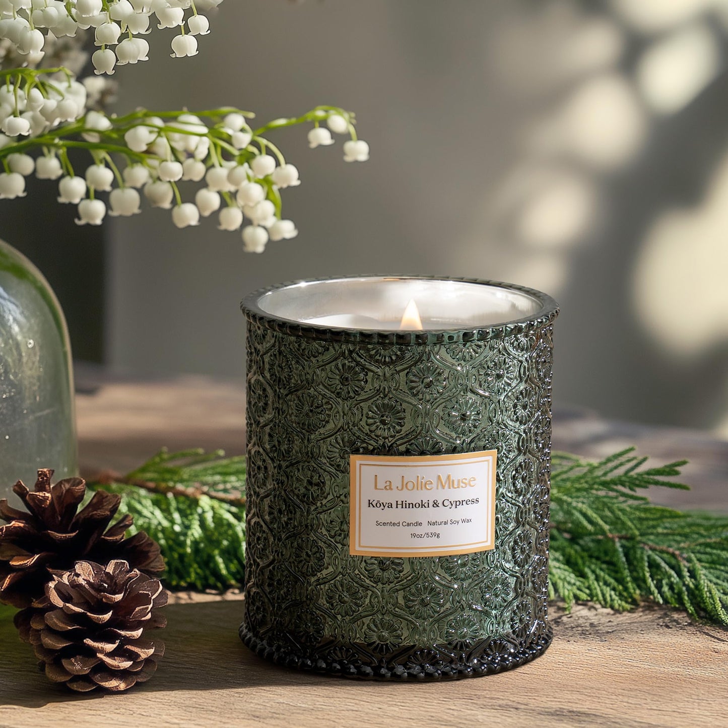 LA JOLIE MUSE Kōya Hinoki & Cypress Candle | Pine, Hinoki & Cedarwood | 19 oz Wooden Wick Soy Candle | 90-Hour Burn | Daily Relaxation & Cozy Ambiance