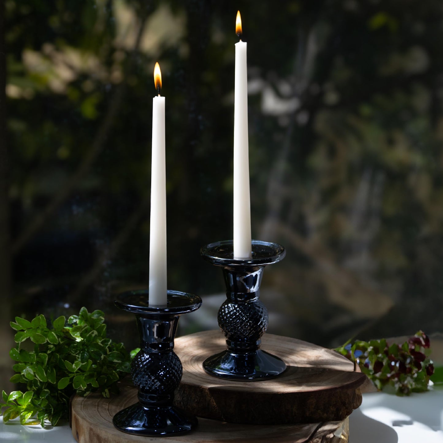 Estrella Blanca 4 Pack 10-Inch White Taper Candles, Unscented Smokeless Dripless Tall Candlesticks for Home Décor, Dinner Tables, Parties, and Weddings