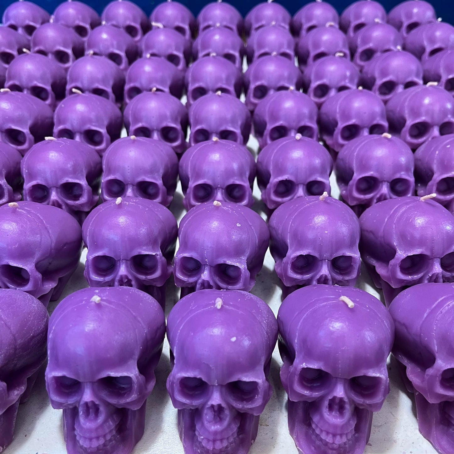 2pcs purple skull candles for help in clairvoyance and divination(witch, aessthetic, skeleton, goth, spooky, ritual, fireplace, decor, bloody, brain, spiritual, weird, satanic, drip)