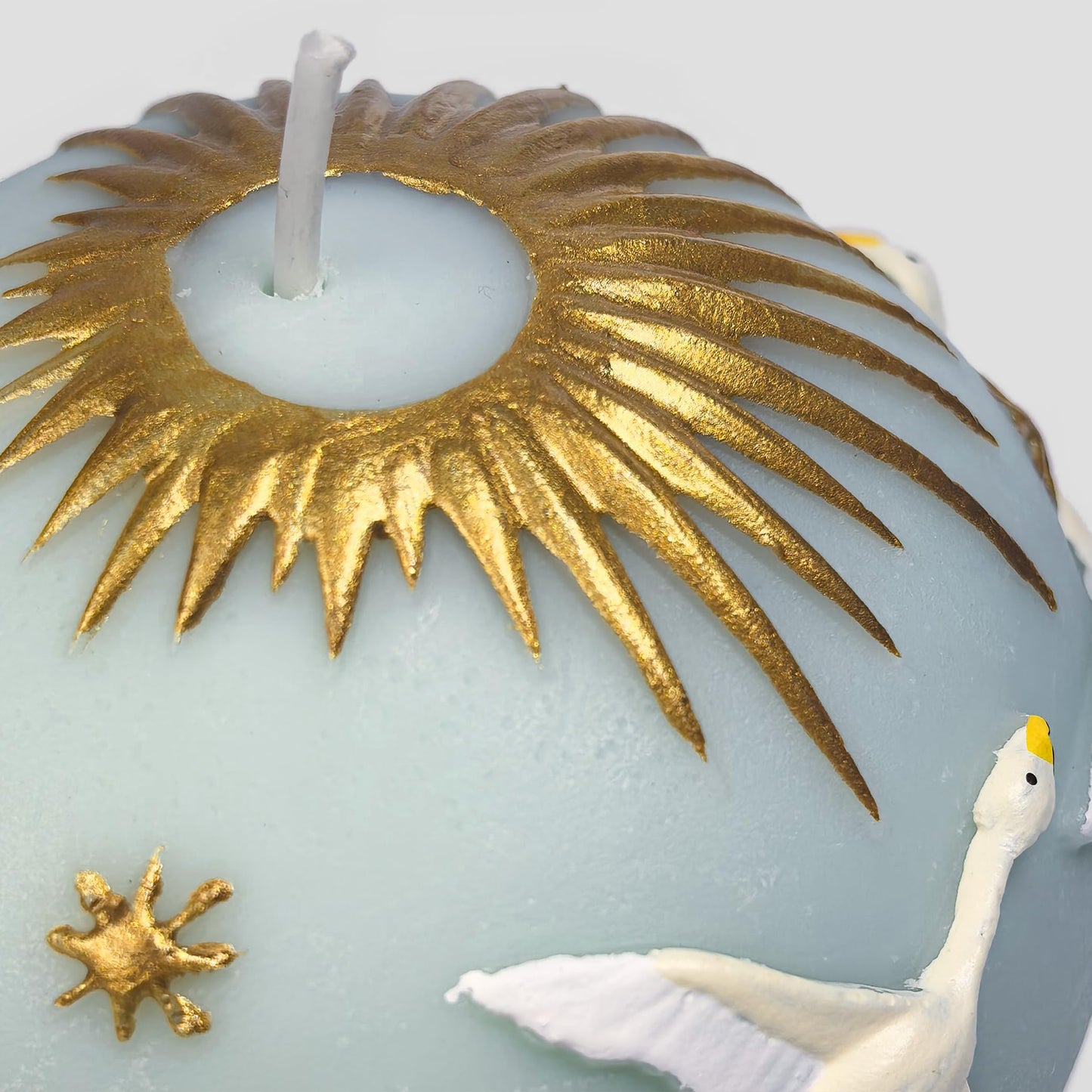Hand-Painted Swan Ball Candles 7cm Round Soy Wax Scented Decor for Home Decorative Sphere Accent Aesthetic Gift for Women (Blue Ebony)