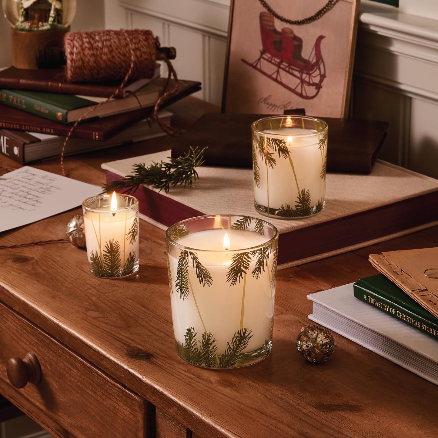 Thymes Frasier Fir Pine Needle Candle – Holiday Candles for Home Scented with Notes of Crisp Siberian Fir, Cedarwood & Sandalwood – Christmas Decor (6.5 oz)
