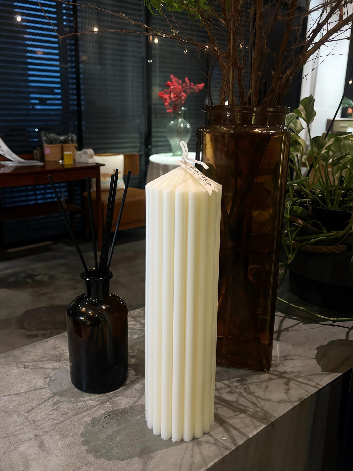 Hyznengu Ribbed Peak Pillar Candle- Large Handmade Scented Soy Wax Candle with Elegant Bubble Aesthetic， Housewarming Gift, Shelf & Coffee Table Centerpiece, White (Large)