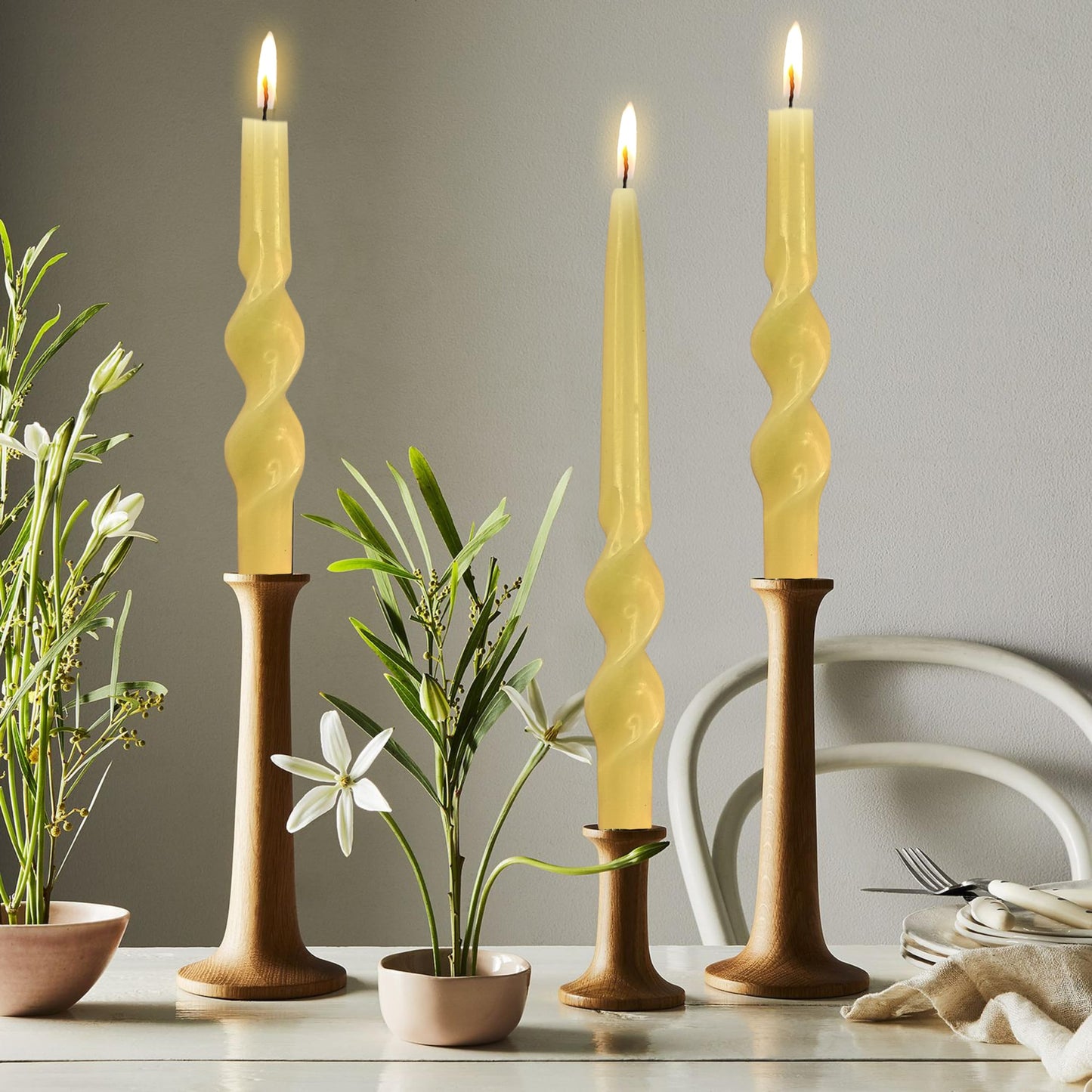 4pcs Beeswax Taper Candles Natural Honey Twisted Candlesticks Yellow Spiral Taper Candle Natural Scent Long Lasting Burning Handmade Bee Wax Candle for Home Wedding Women Christmas Halloween