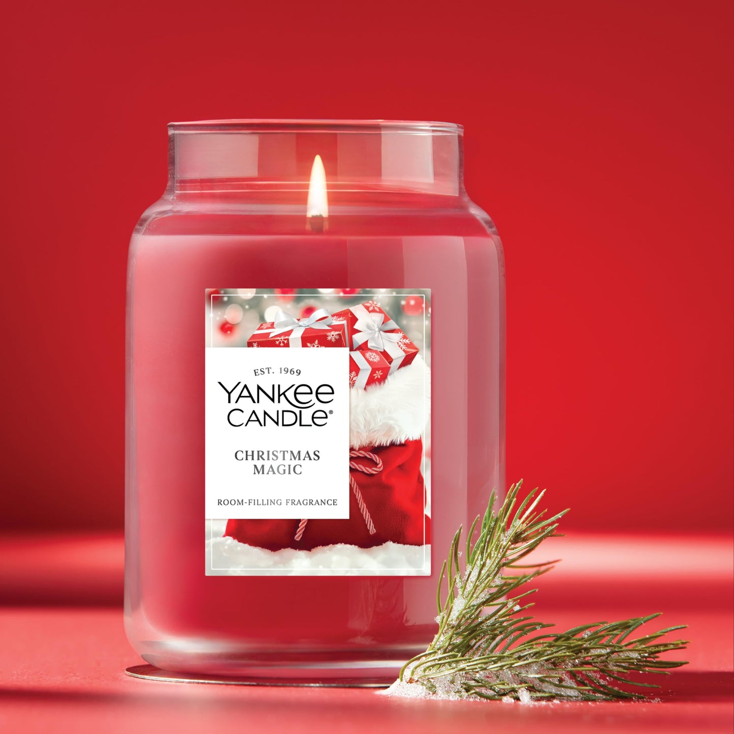 Yankee Candle Christmas Magic Scented Candle, 22oz Large Jar, Up to 150 Hour Burn Time, Giftable
