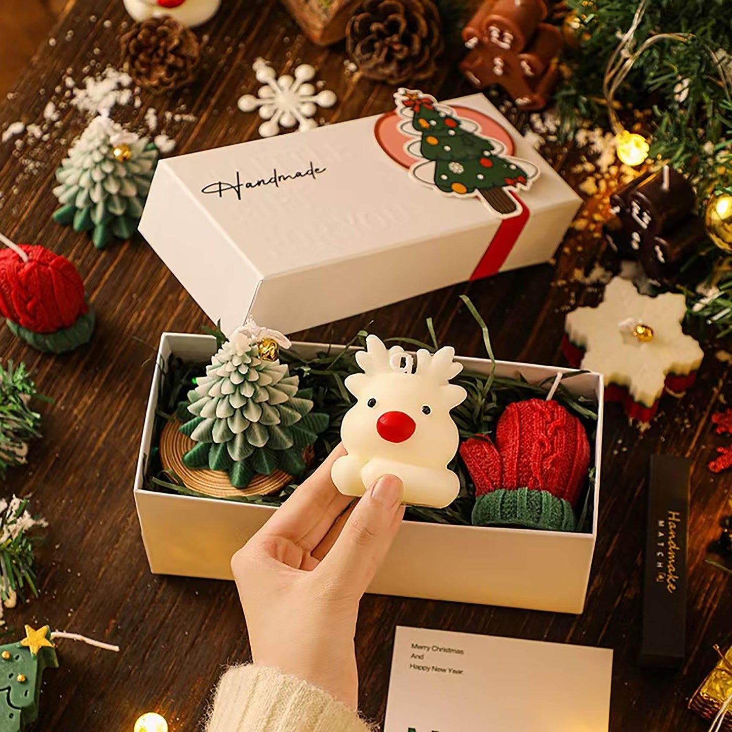 Cooary Christmas Juniper Scented Candle Xmas Tree Glove and Elk Shaped Soy Wax Candles