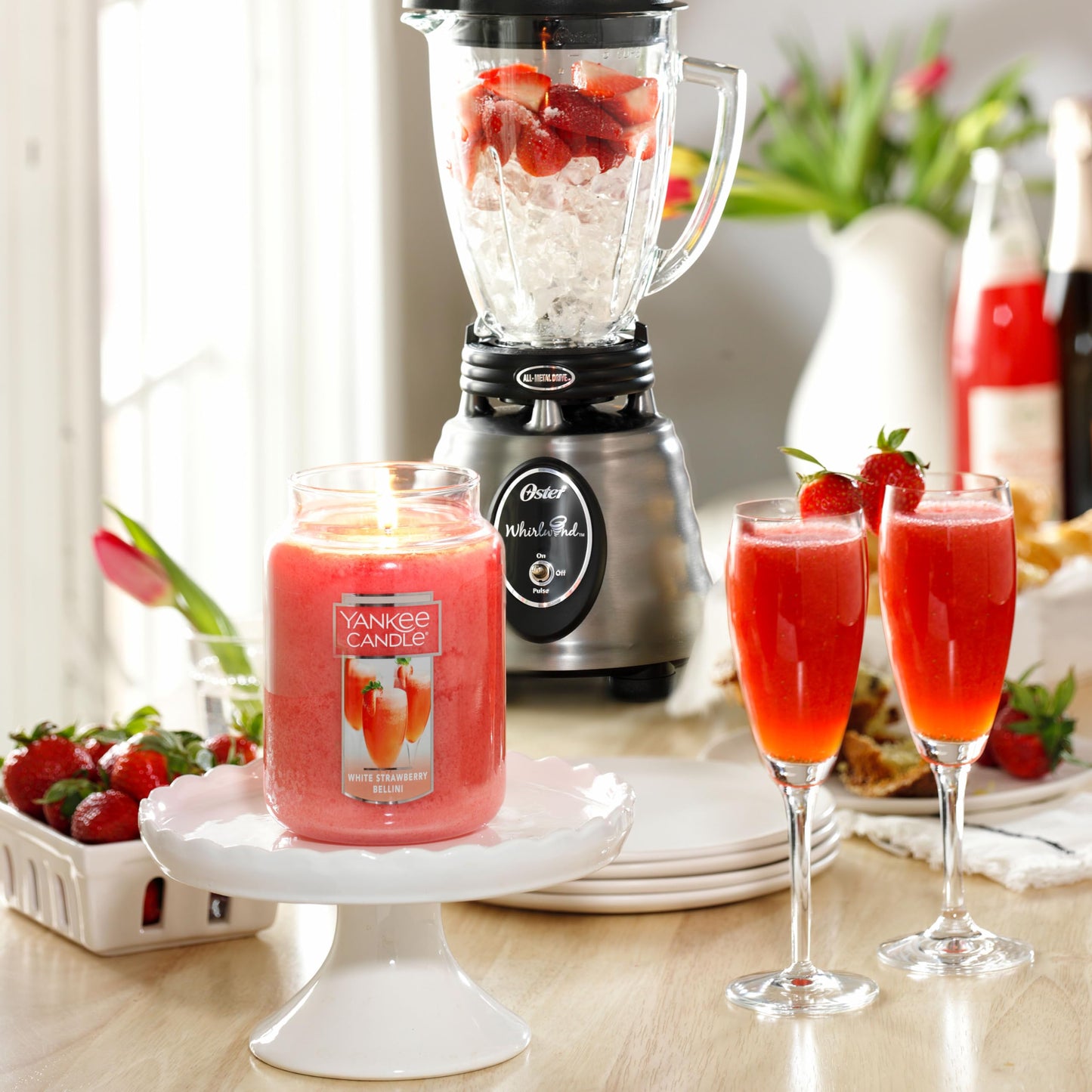 Yankee Candle Classic Large Jar Scented Candle, Single Wick Candle for Home Fragrance, Premium Wax Blend, Long Lasting Burn, White Strawberry Bellini (Pack of 1)