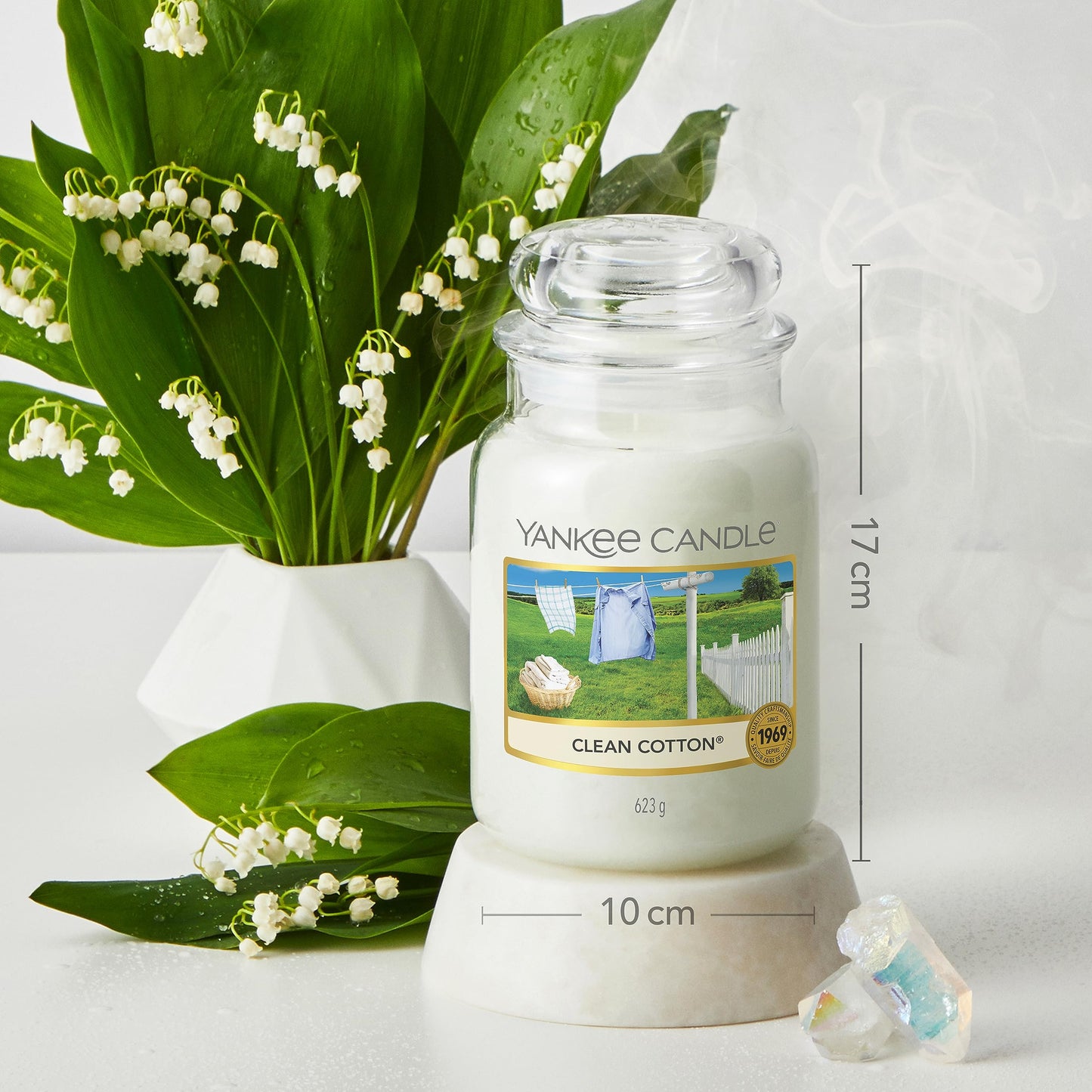 Yankee Candle Large Jar Scented Candle, Clean Cotton, Up to 150 Hours Burn Time