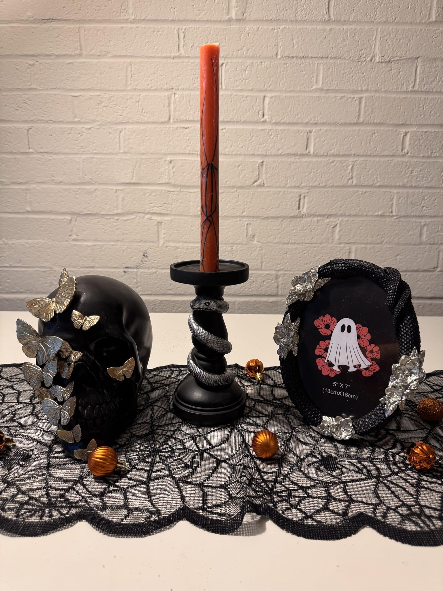 Set-Gothic Skull Decoration Set – 3 Piece Home Décor with Black Skull and Gold Butterflies, Candle Holder, and Photo Frame – Spooky Tabletop Decorations for Haunted House or Party”